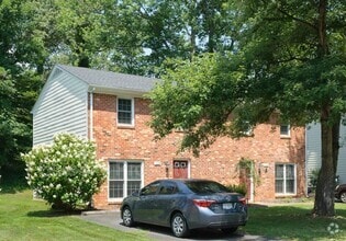 Building Photo - 109 Longwood Dr