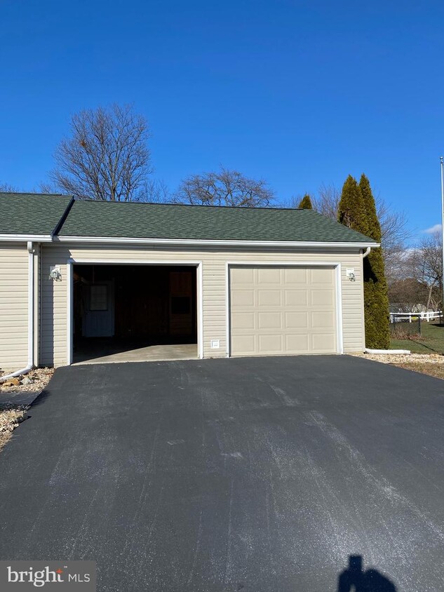 Primary Photo - 155 Camelot Dr