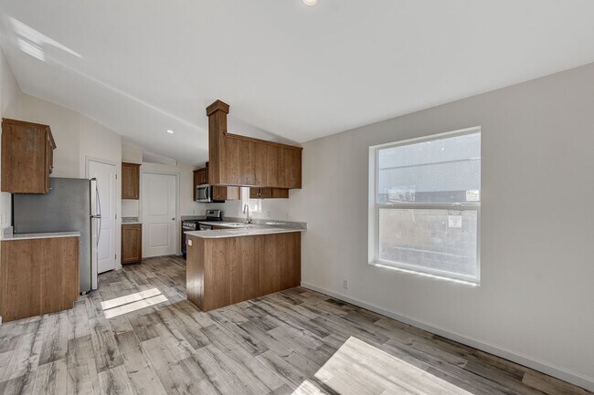 Foto del edificio - 543 N Lamb Blvd