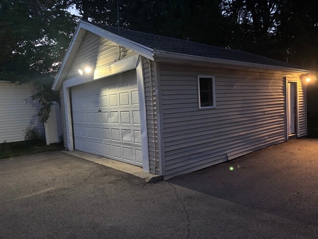 Parking lot - 423 Pearl St