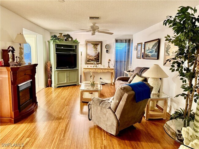 Foto del edificio - 4187 Lakewood Blvd