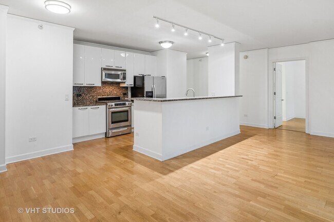 Foto del edificio - 450 E Waterside Dr
