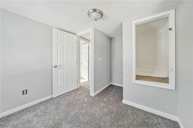 Foto del edificio - 702 Grace Ave