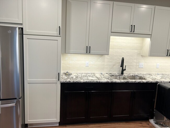 Foto del edificio - 2350 Harbor Pl