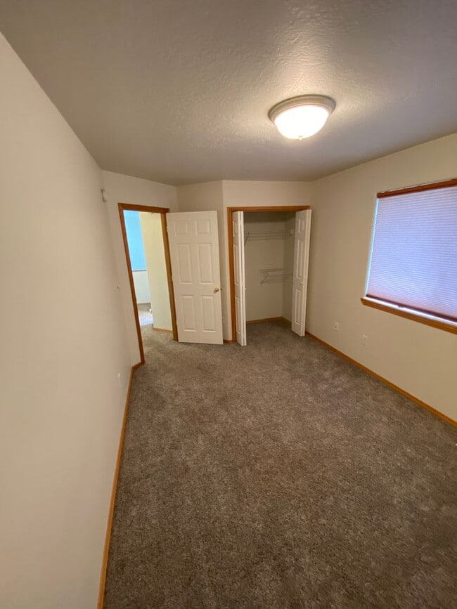 Building Photo - 3 Bed - 2 Bath - Fenced Yard