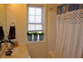 Foto del edificio - 3 Bedroom Townhome Available July 2026;  M...
