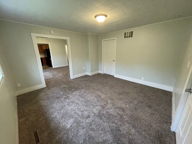Building Photo - Charming 3 Bedroom House With A Garage