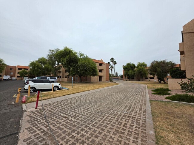 Foto del edificio - 540 N May