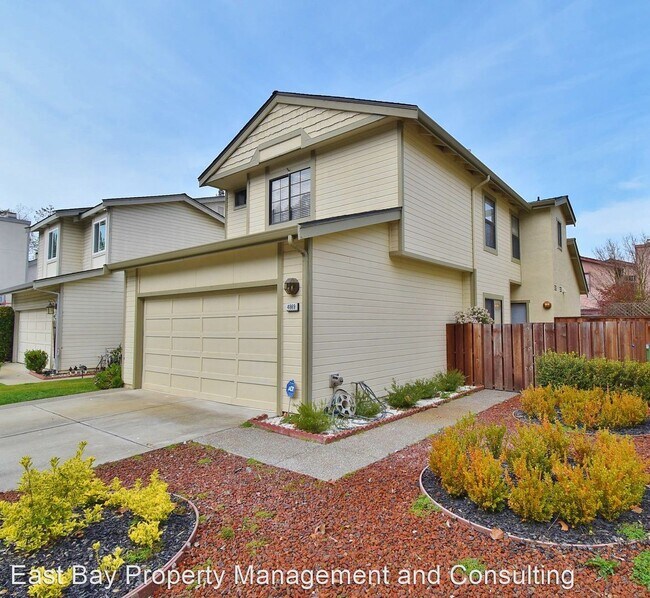 Building Photo - 3 br, 2.5 bath House - 4869 Ridgewood Dr.