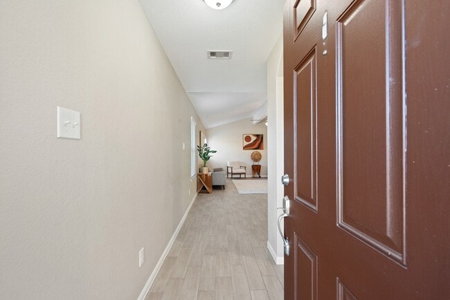 Foto del edificio - 1001 Strawberry Ridge Dr