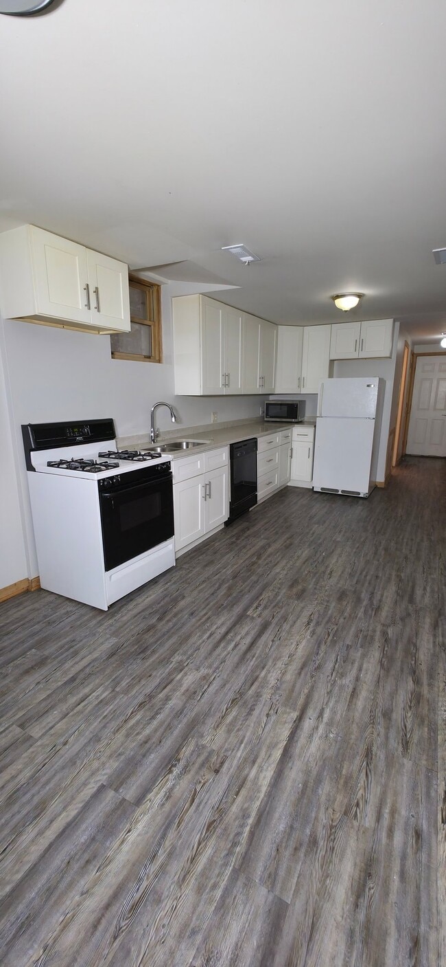 Photo - 1443 W Walton St Apartment