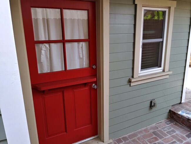 Foto del edificio - 806 Bayview Dr