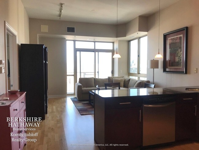 Foto del edificio - 230 W Division St