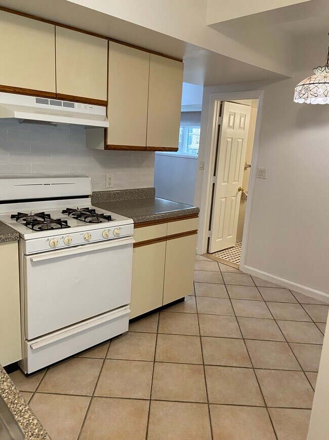 237 Columbia Ave Unit 2, Jersey City, NJ 07307 Apartments in Jersey