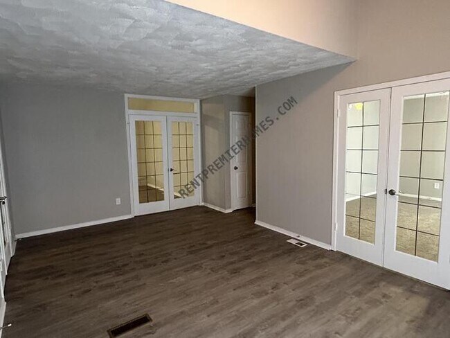 Building Photo - 2604 W Quincy St