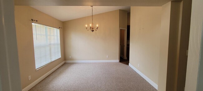 Building Photo - 425 SE Starfish Ave