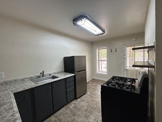 Building Photo - 736 Duclo Avenue