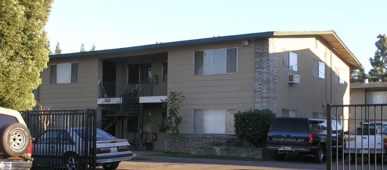 Building Photo - La Rue Apartments