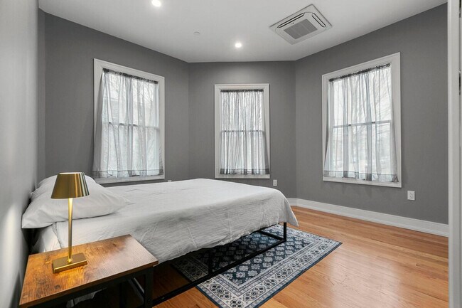 Building Photo - 11 Annapolis St