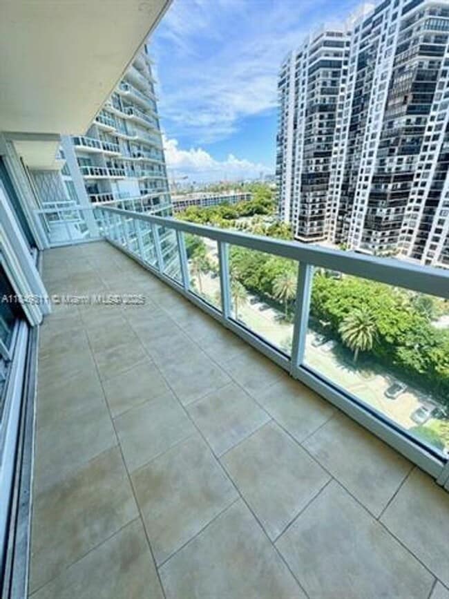 Foto del edificio - 2451 Brickell Ave