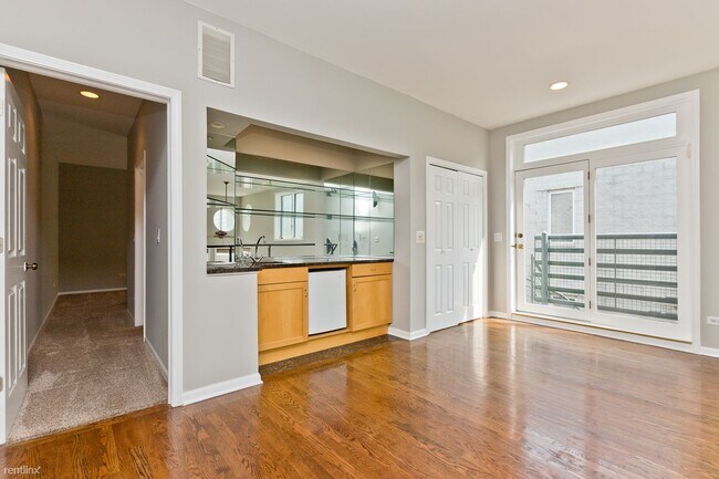 Foto del edificio - 3 br, 2.5 bath Condo - 854 W Erie St