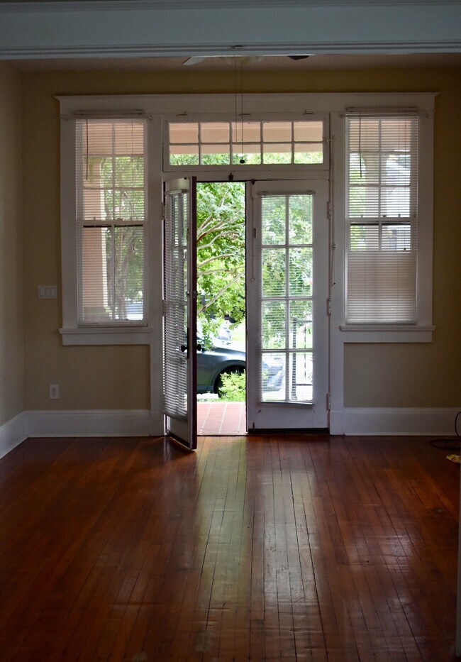 Living Room - 415 S Genois St