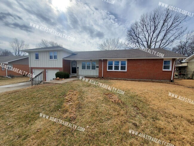 Foto del edificio - Spacious 2 Bedroom Duplex in Raytown-Avail...