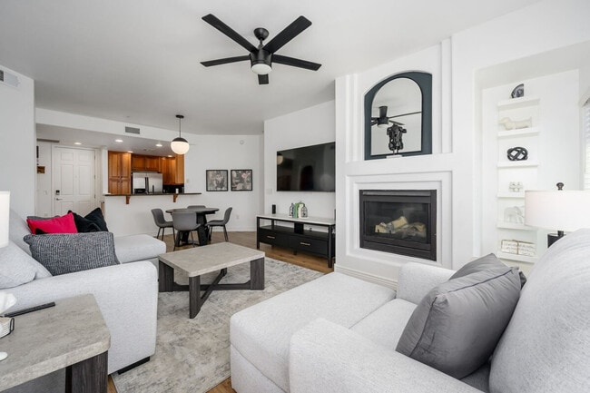 Building Photo - 5450 E Deer Valley Dr