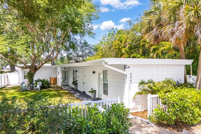 Building Photo - 2441 Granada Ave