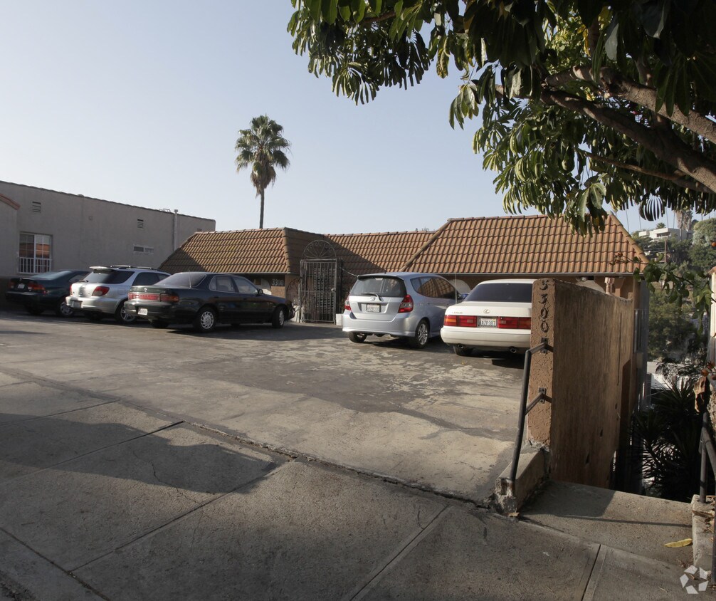 Primary Photo - 3300 Hamilton Way
