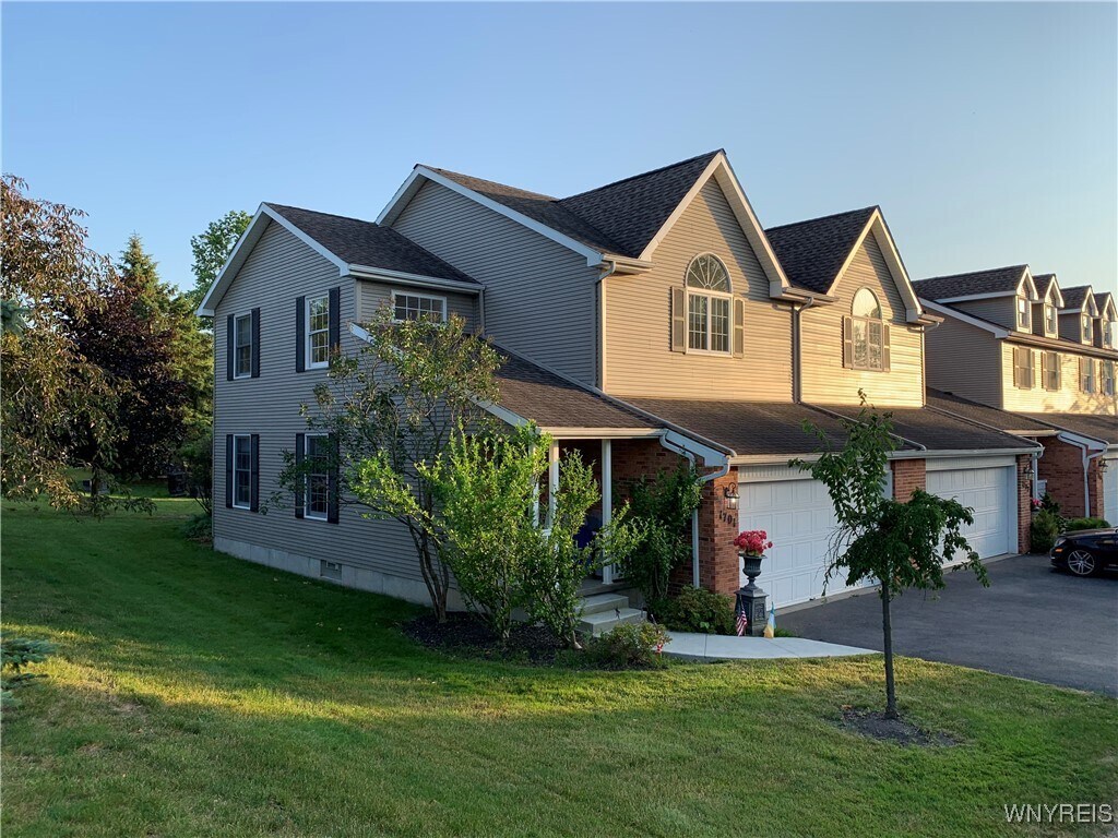 Foto principal - 1701 Forest Edge Dr