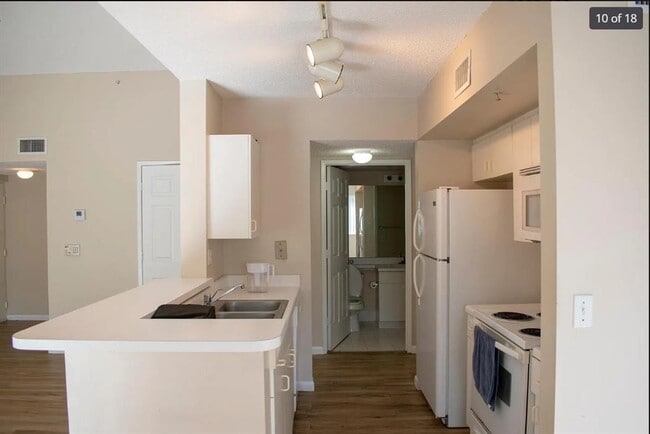 Building Photo - 2600 S University Dr