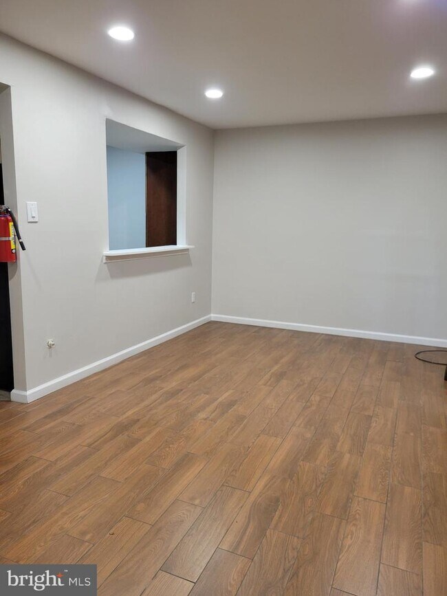 Foto del edificio - 16 Ridgewood Pl