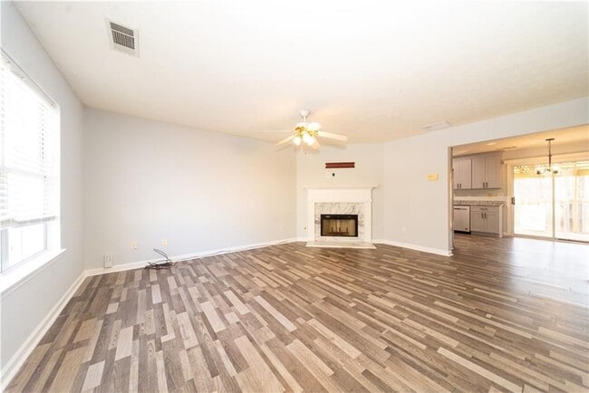 Foto del edificio - 811 Sugar Oak Ln