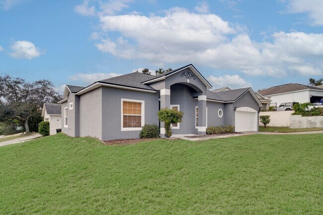 Building Photo - 700 Lake Francis Dr