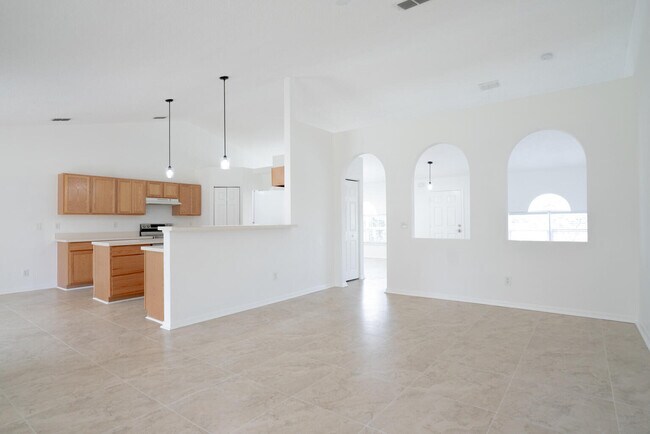 Building Photo - 1514 SW Hackensack Ave