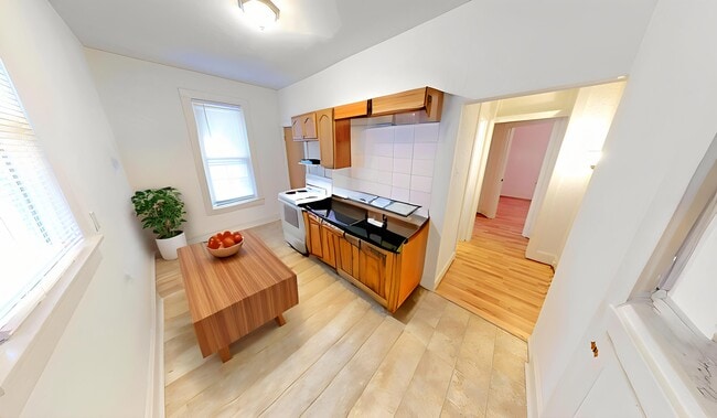 Kitchen - 517 W Edwards St