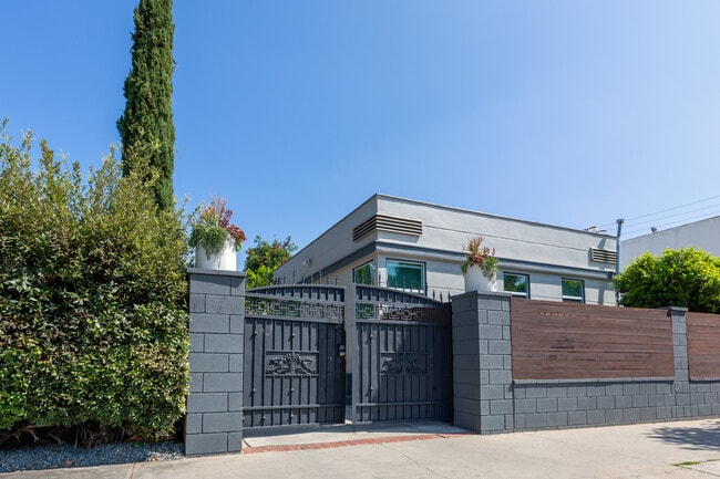 Building Photo - 5525 York Blvd