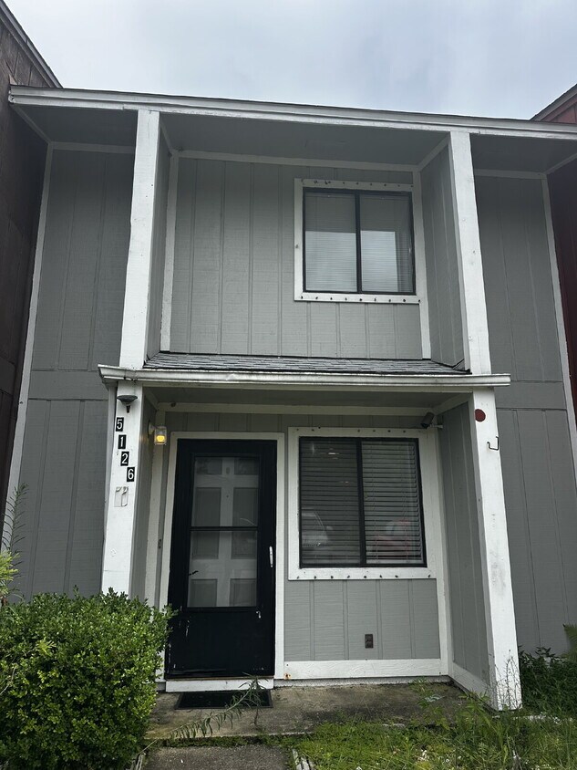 Primary Photo - 5126 Lance St