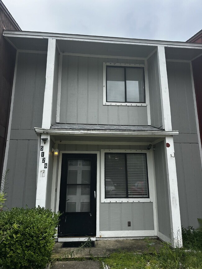 Foto del edificio - 5126 Lance St