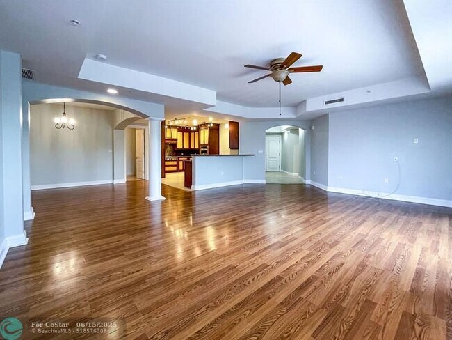 Foto del edificio - 4241 N Ocean Blvd