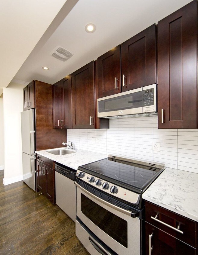 Primary Photo - 1036 Lorimer St