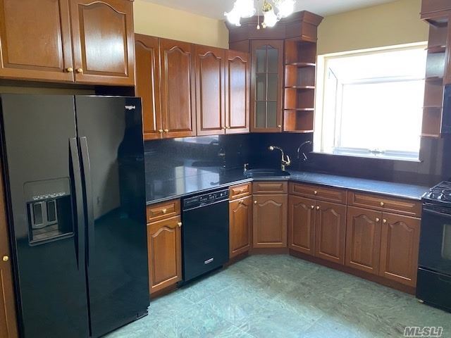 Foto principal - 39-23-39210 210th St