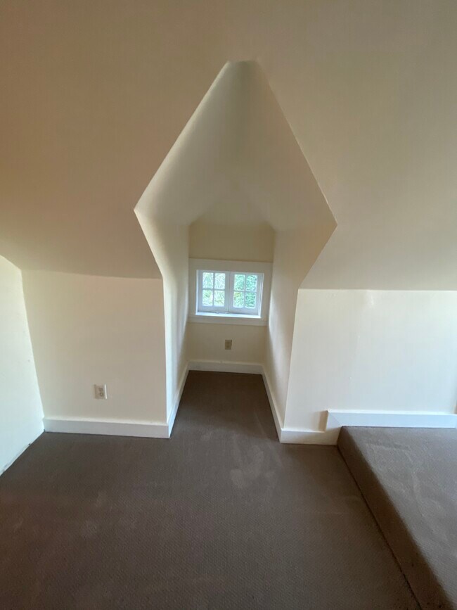 Cute nook on 3rd floor - 1689 SW Montgomery Dr.