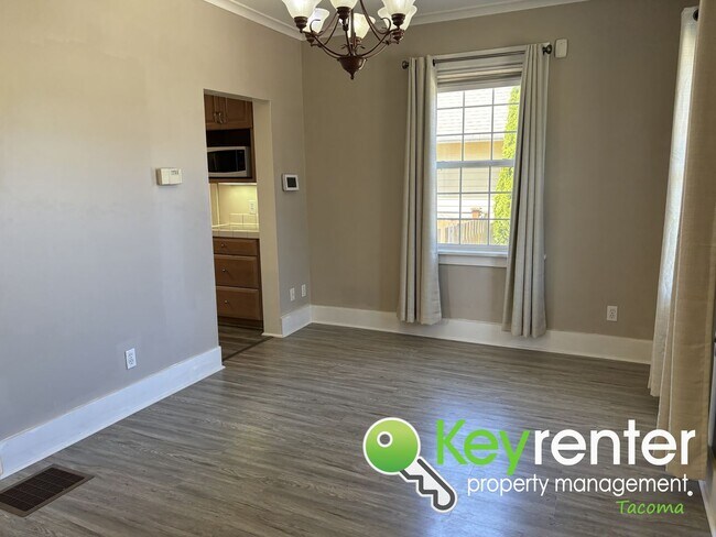 Foto del edificio - Magnificent 4 bedroom 1 bath North Tacoma ...