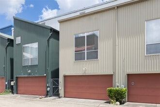 Building Photo - 6935 Yellowstone Way Dr