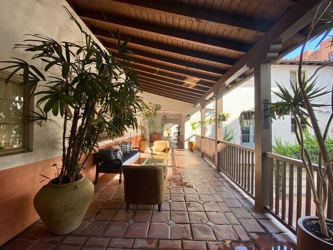 Building Photo - 1414 N Harper Ave