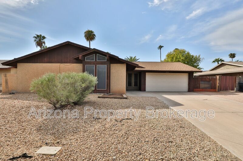 Primary Photo - 3040 S Rogers