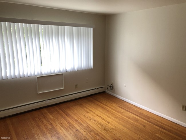 Building Photo - 2835 W Kilbourn Ave