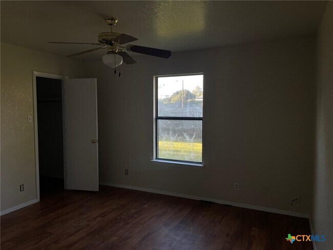 Foto del edificio - 2301 Timberline Dr